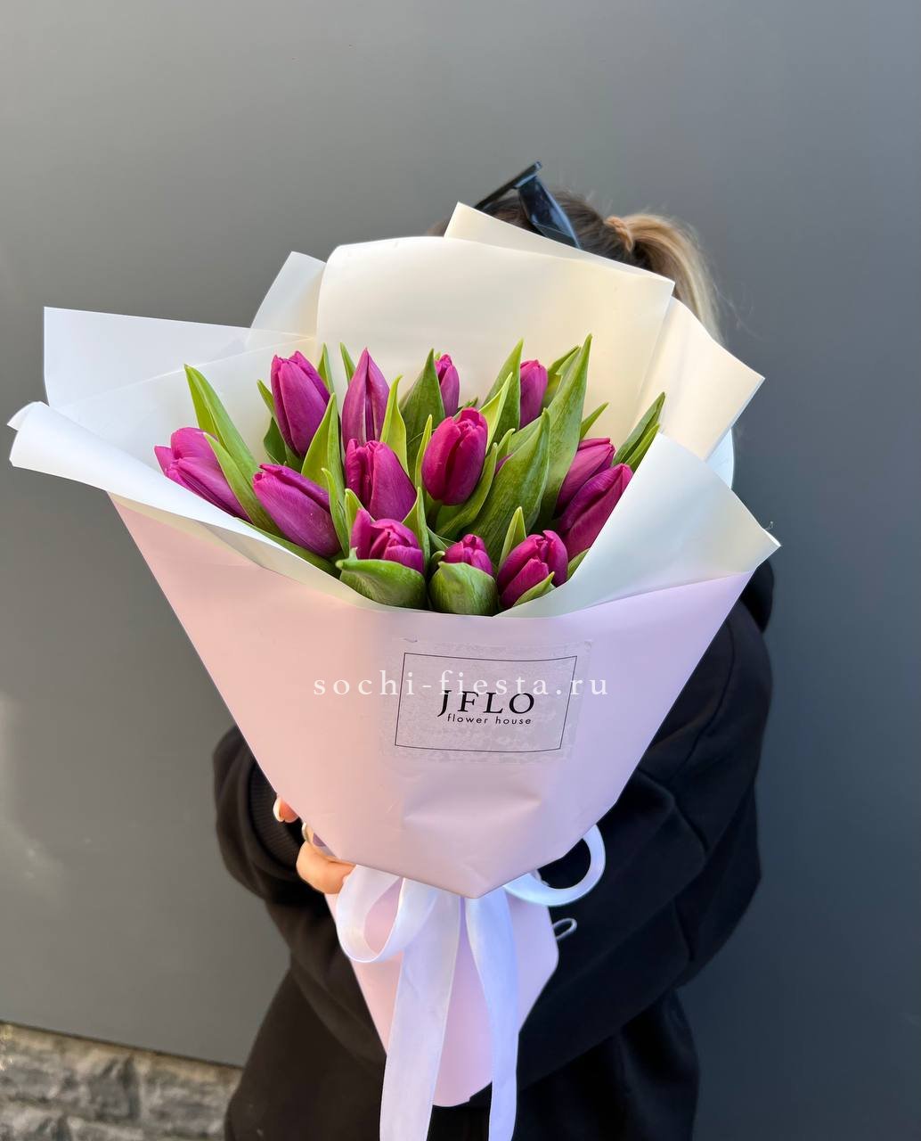 видовой каталог с розами и хризантемами в студии флористики в Ижевске