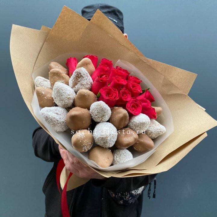 Розы и клубника в шоколаде Мерси в Ижевске