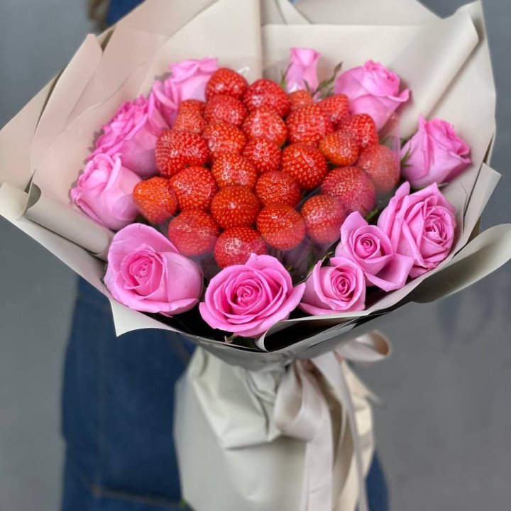 Клубника и розы в Ижевске