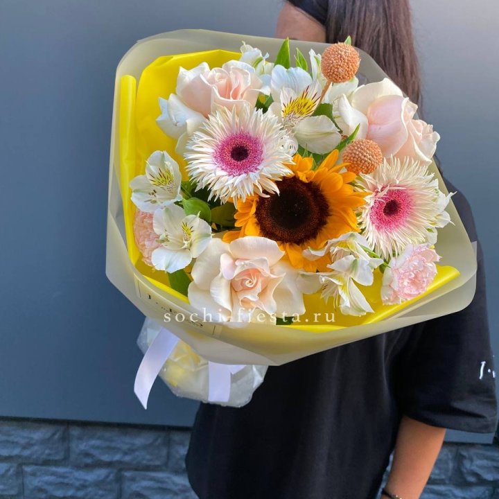 Букет с подсолнухом "Елоу" в Ижевске