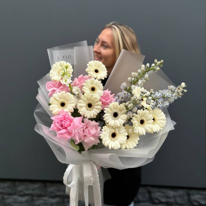 Букет роз и гербер в Ижевске