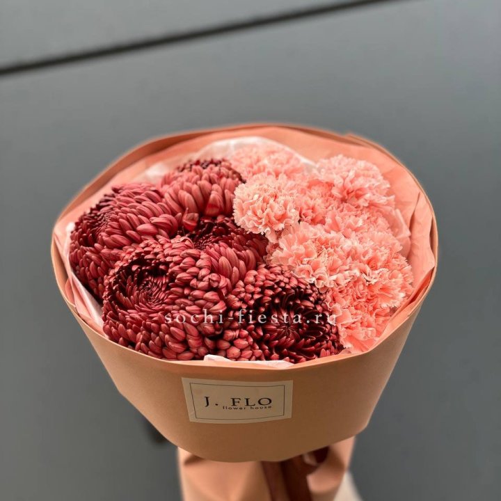 Букет хризантем и диантусов  в Ижевске