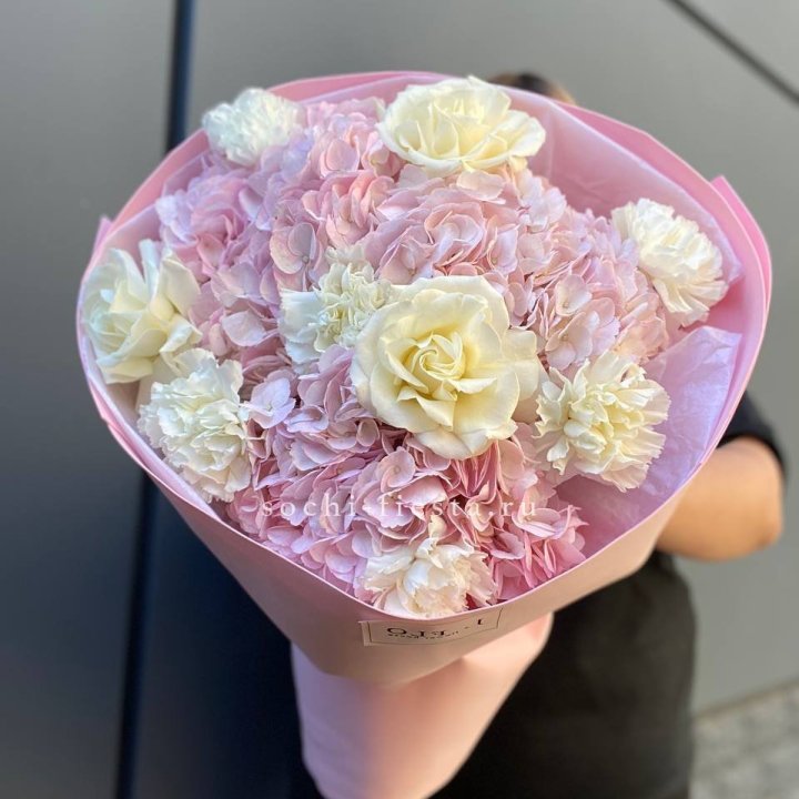  Букет гортензий и роз  в Ижевске