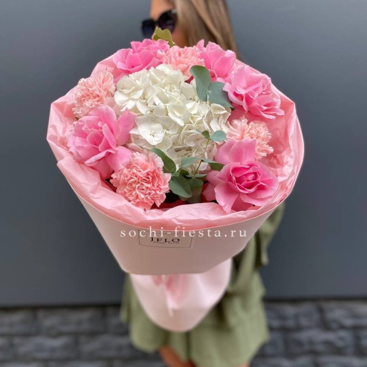  Букет роз и гортензии "Навола" в Ижевске