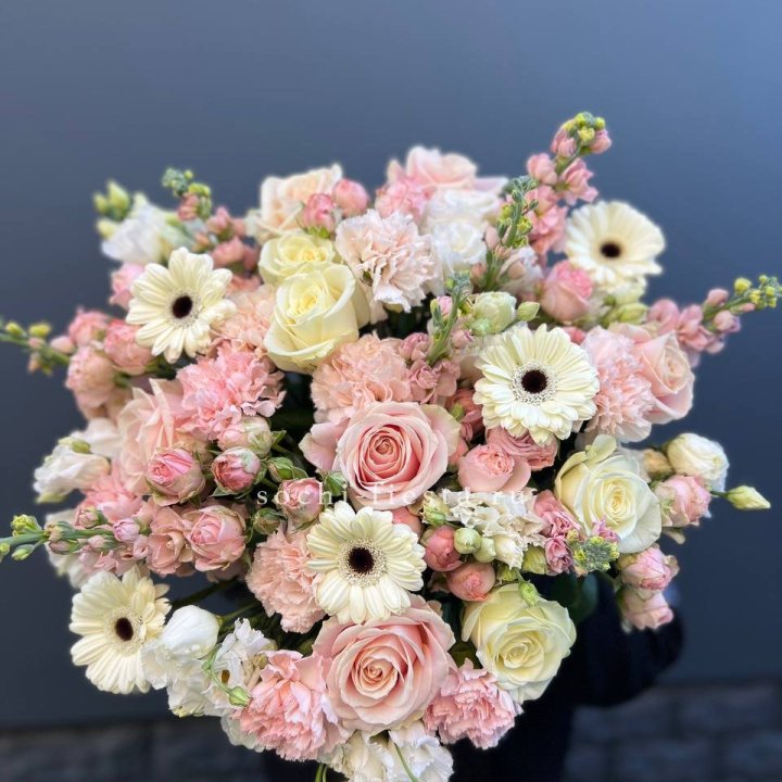 Авторский букет "Нежный" в Ижевске