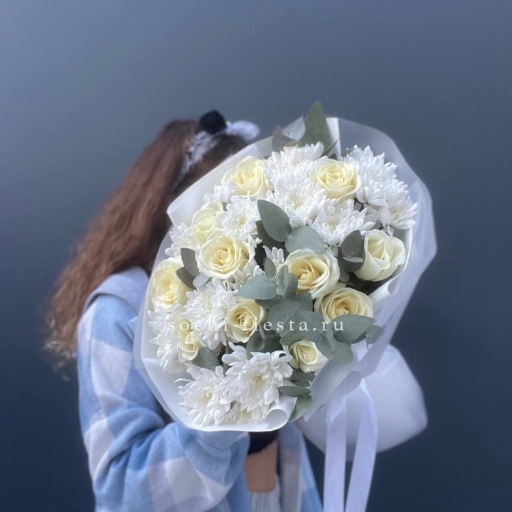  Букет белых роз с хризантемой  в Ижевске