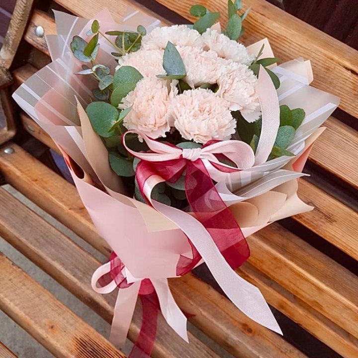 Диантусы с эвкалиптом в Ижевске