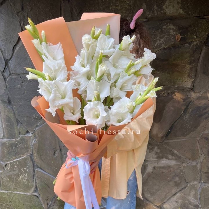 Букет белых гладиолусов  в Ижевске