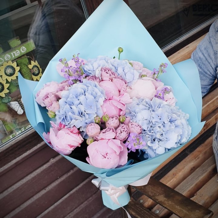 Букет с гортензиями "Блубери" в Ижевске