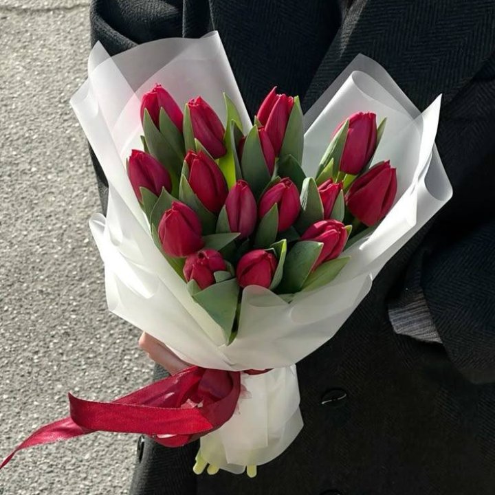 15 красных тюльпанов в Ижевске