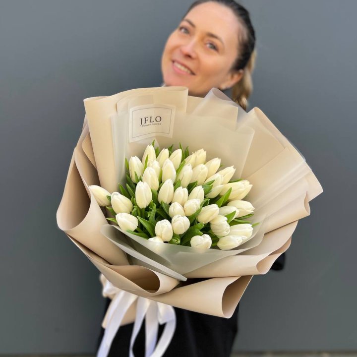 35 белых тюльпанов в Ижевске