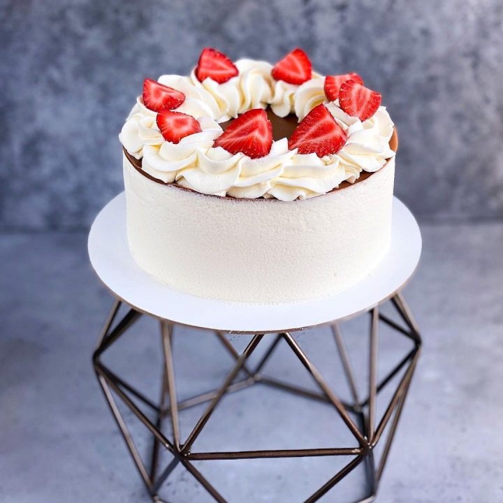 Торт "Клубника со сливками" в Ижевске