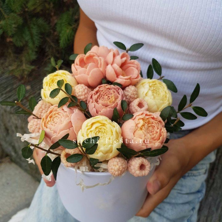 Шоколадный букет с ягодами в Ижевске