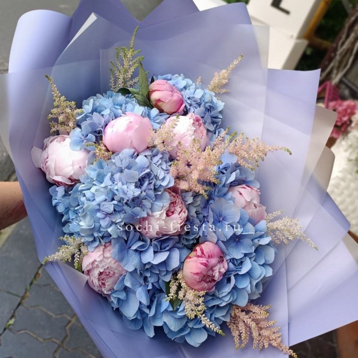 Дизайнерский букет с гортензией №3 в Ижевске