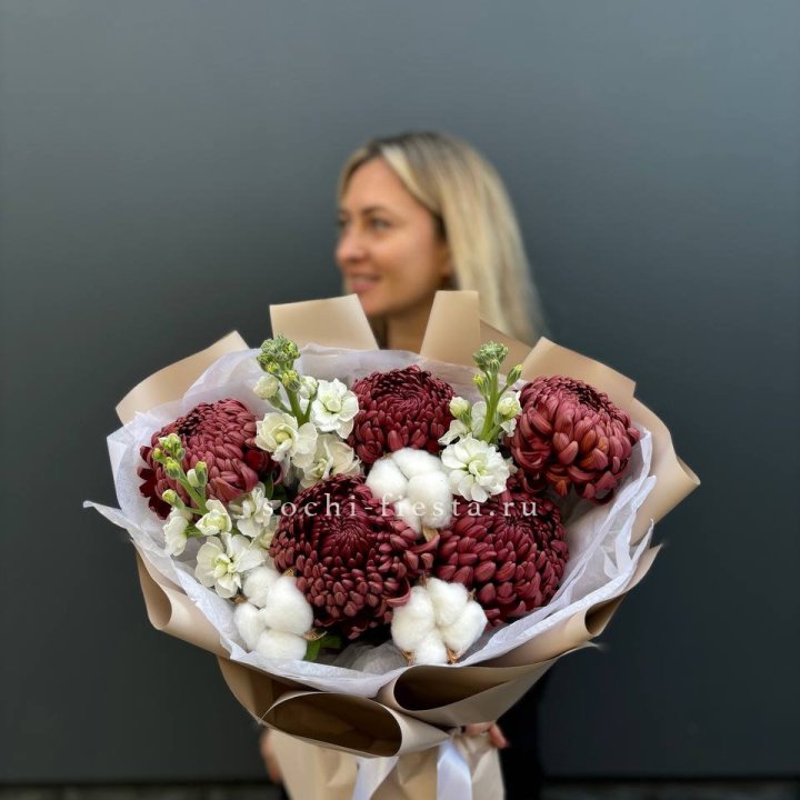 Хризантемы с маттиолой в Ижевске