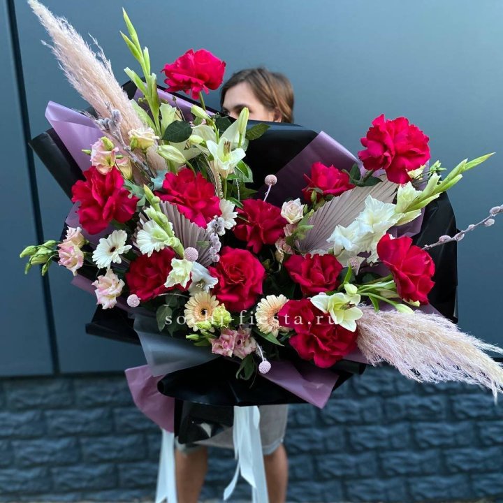 Дизайнерский букет Ред в Ижевске