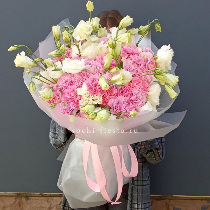 Букет из эустом и диантусов  в Ижевске