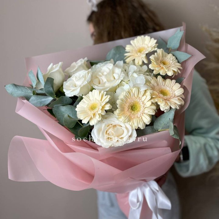 Букет роз, гортензии, гербер  в Ижевске