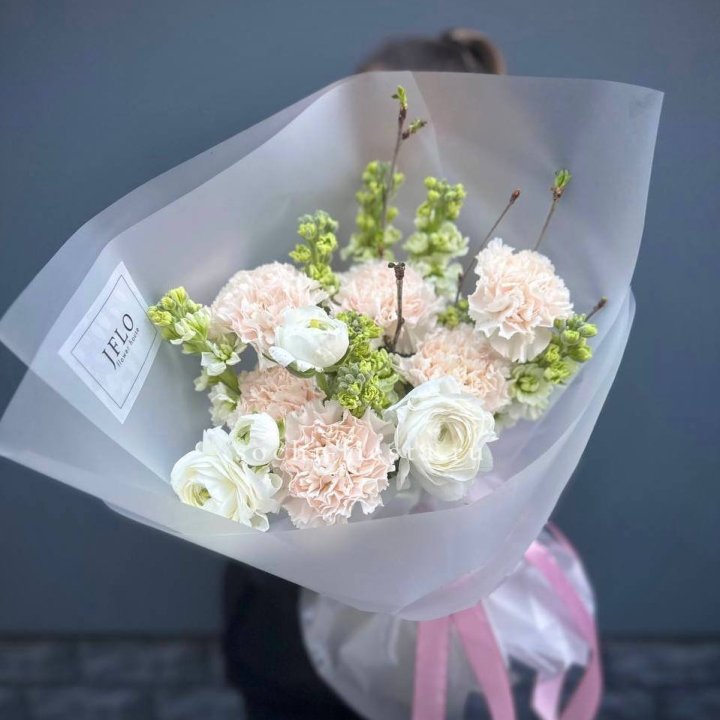 Букет маттиолы и ранункулюсов  в Ижевске