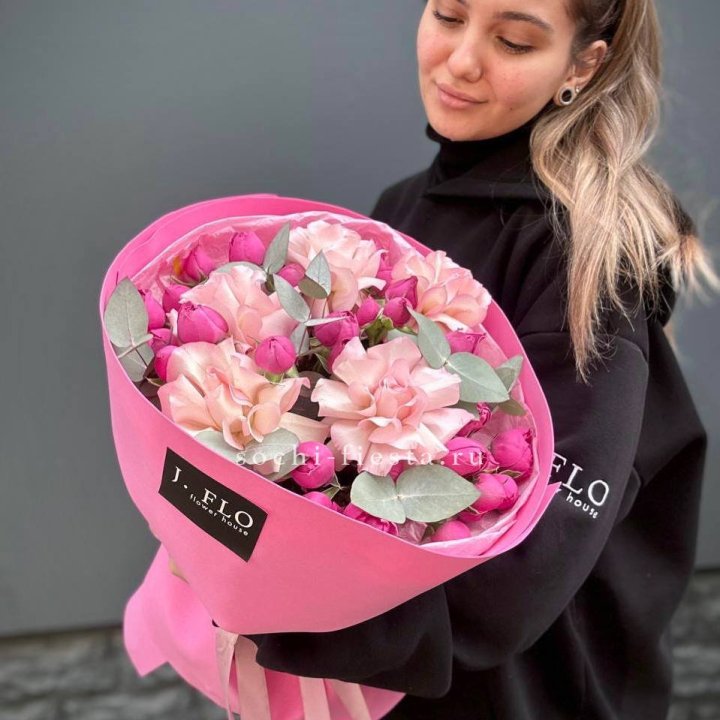 Букет французских и пионовидных роз "Ламиносо" в Ижевске