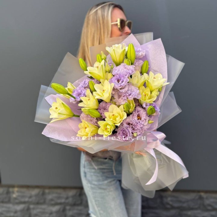  Букет лилий и эустом в Ижевске
