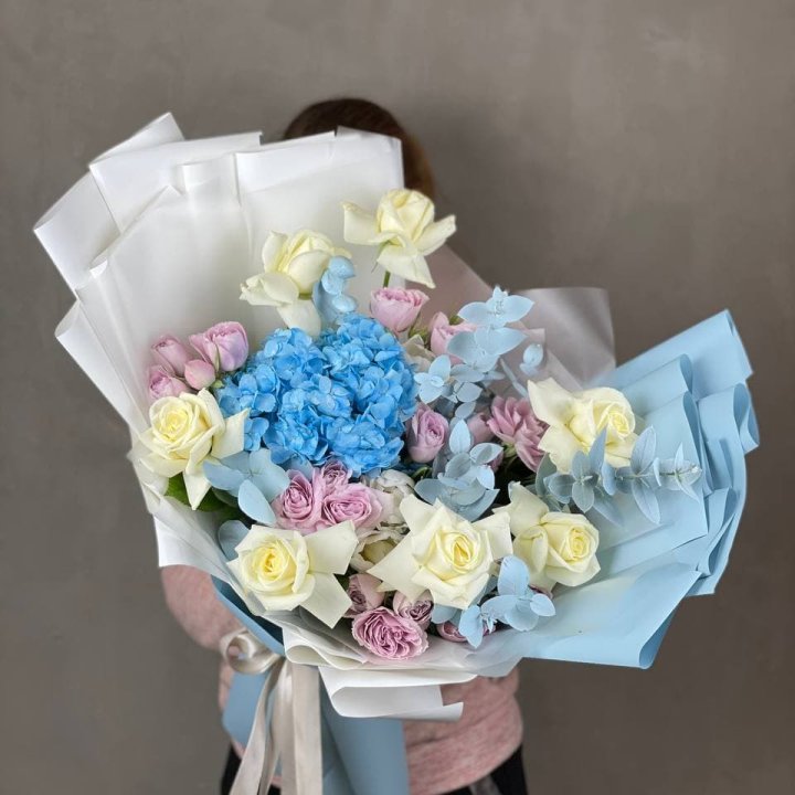 Дизайнерский букет "Блю скайфорт" в Ижевске