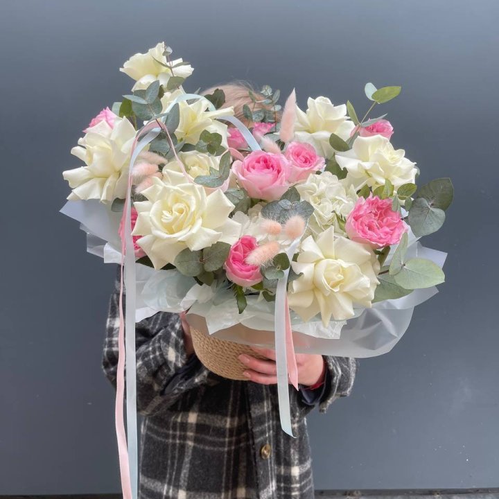 Кашпо с розами в Ижевске