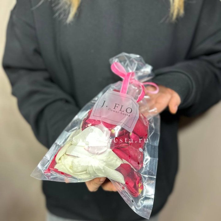 Лепестки роз в Ижевске