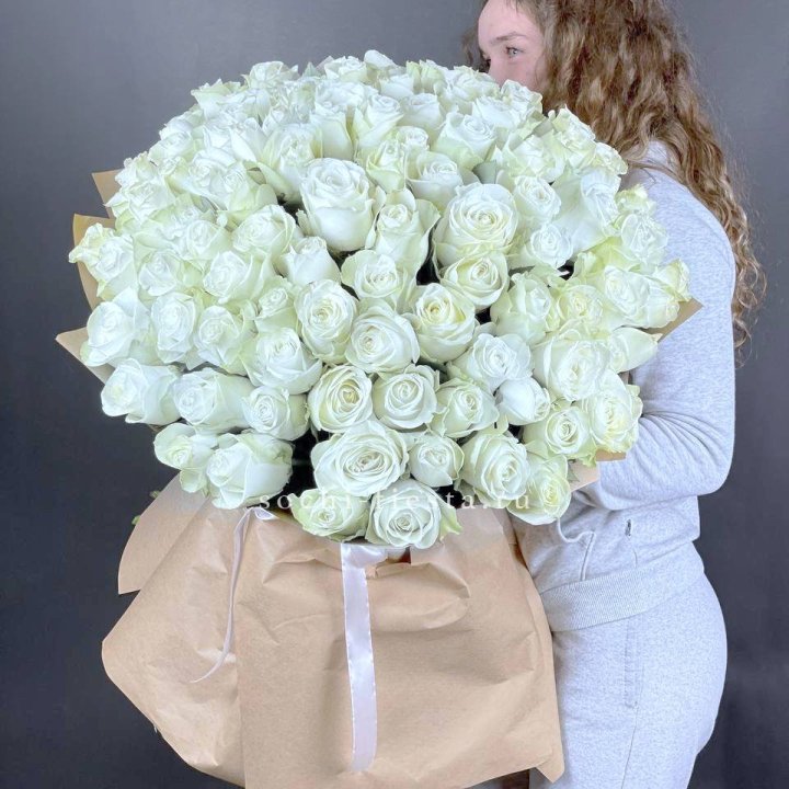 101 белая высокая импортная роза в Ижевске