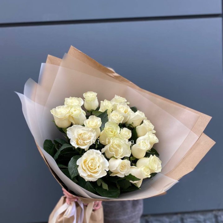  Букет  высоких белых роз   в Ижевске