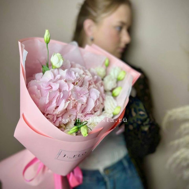 Букет с гортензией №2 в Ижевске