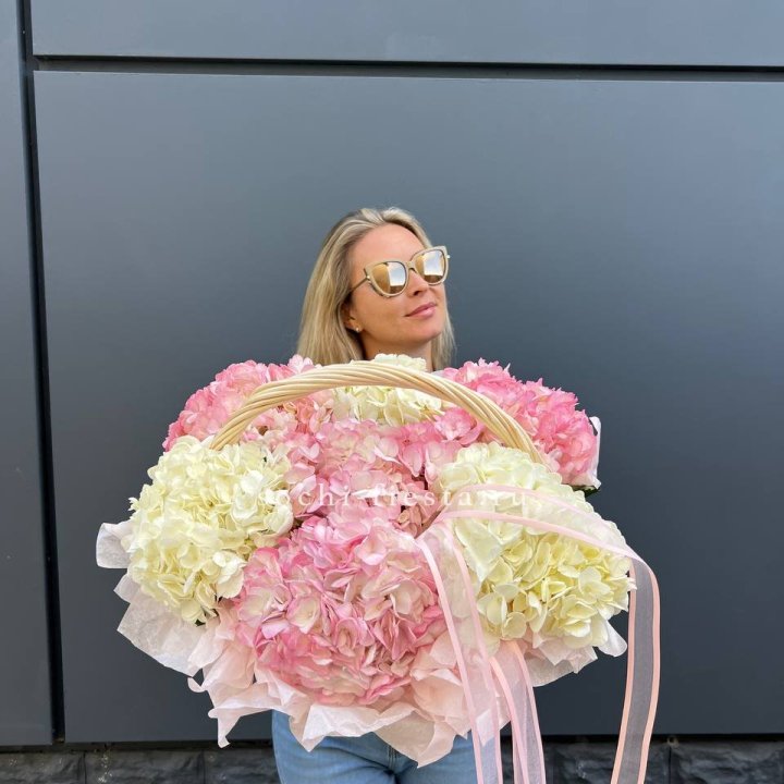 7 гортензий в корзине в Ижевске