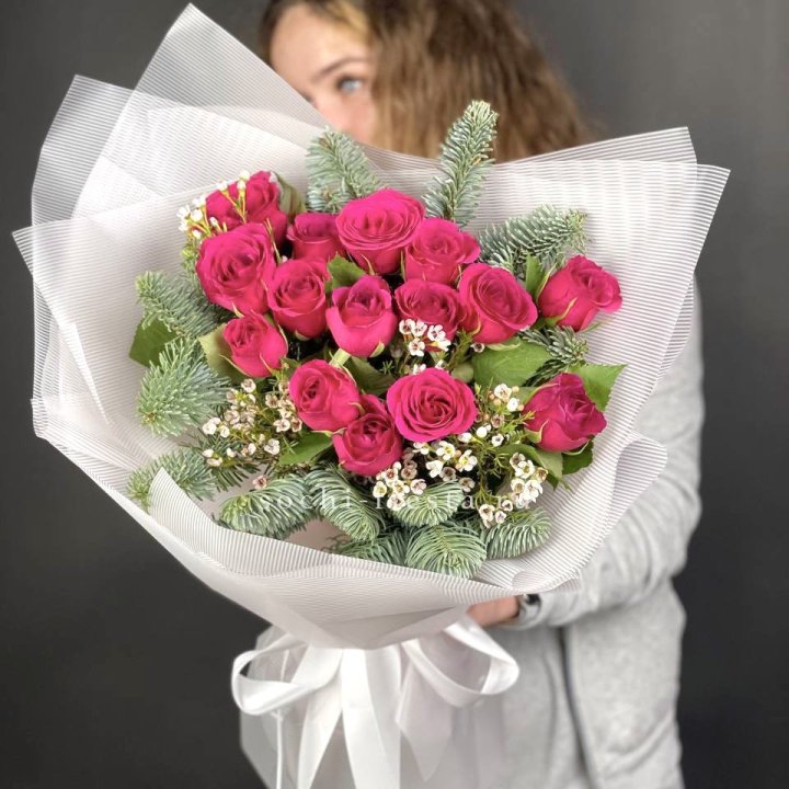 Новогодний букет Елки и Розы в Ижевске