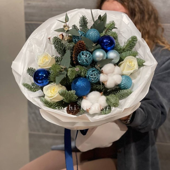 Новогодний букет "Синий иней" в Ижевске