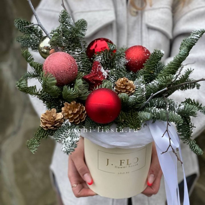 Новогодняя композиция в коробке ред в Ижевске