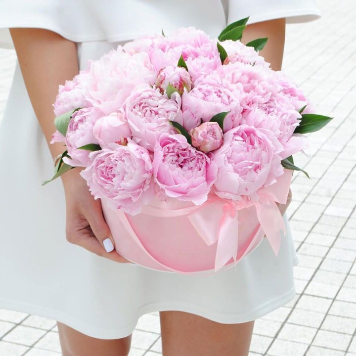 Пионы в шляпной коробке в Ижевске