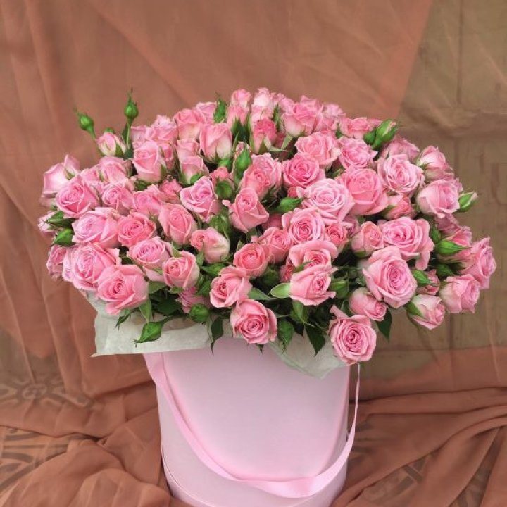 Кустовые розы в коробке в Ижевске