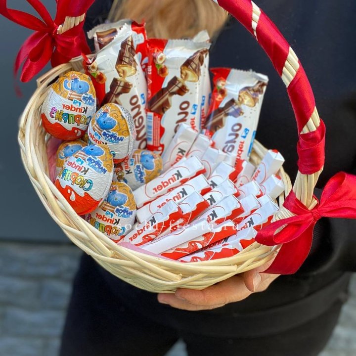 Корзина с киндерами  в Ижевске