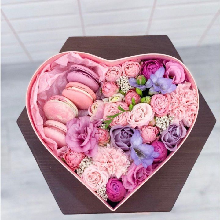 Бокс-сердце с макаронс  в Ижевске