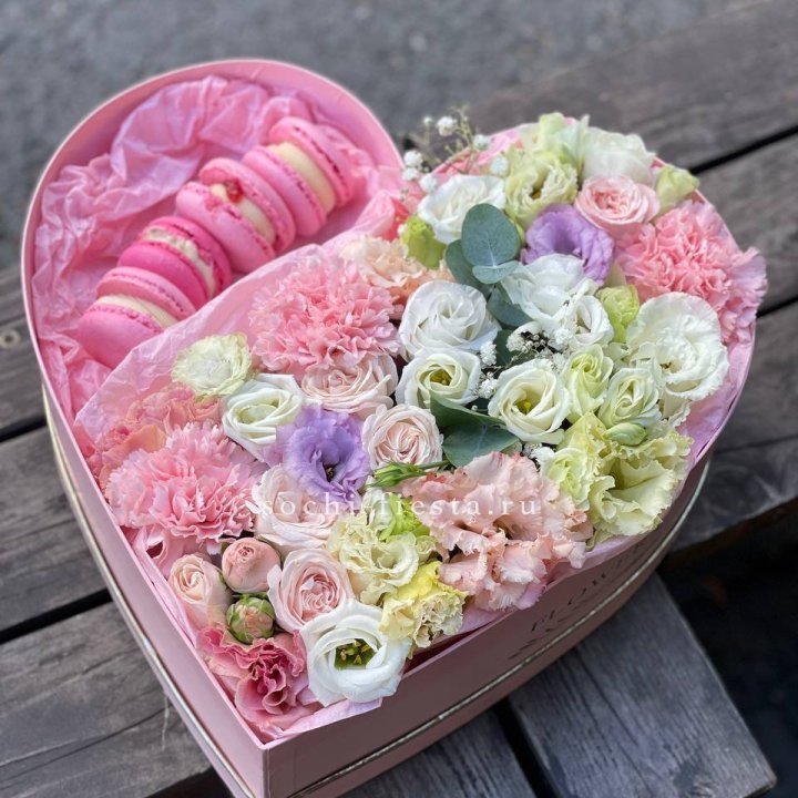 Бокс-сердце с макарон "Пинк" в Ижевске