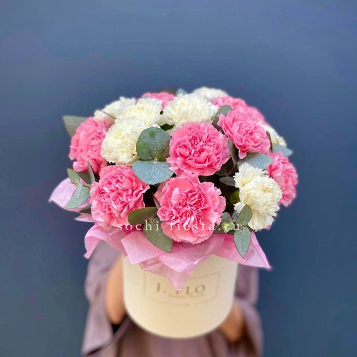 Диантусы в цилиндре в Ижевске