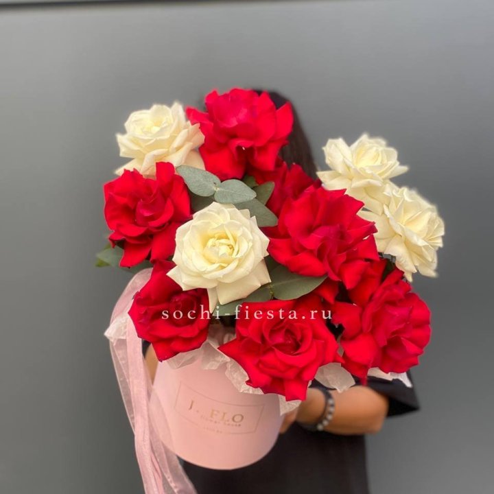 13 Французских роз в боксе в Ижевске