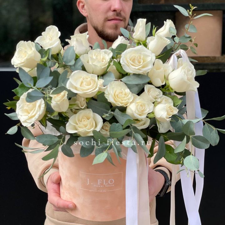 41 белая роз в бархатном боксе в Ижевске