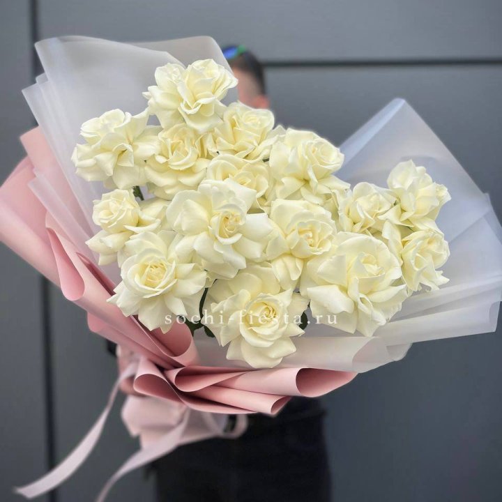 Букет из 15 французских роз Вайт дрим в Ижевске