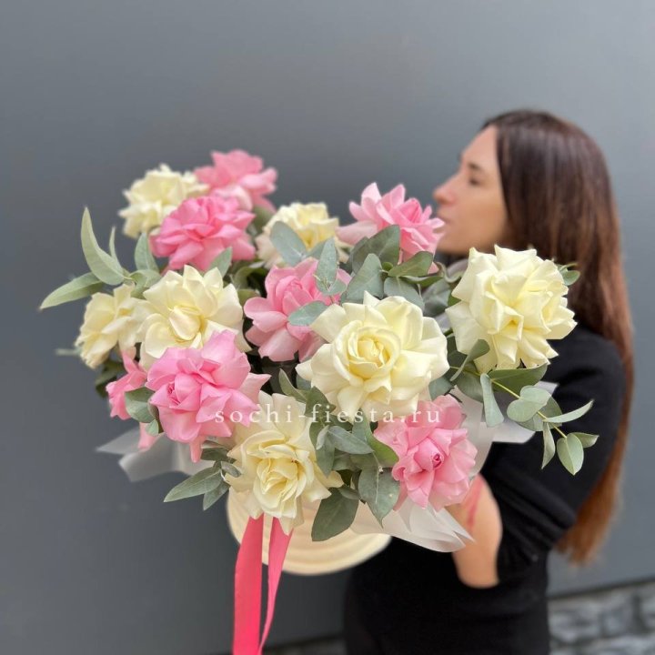 Зефирный бокс из 17 французских роз микс в Ижевске