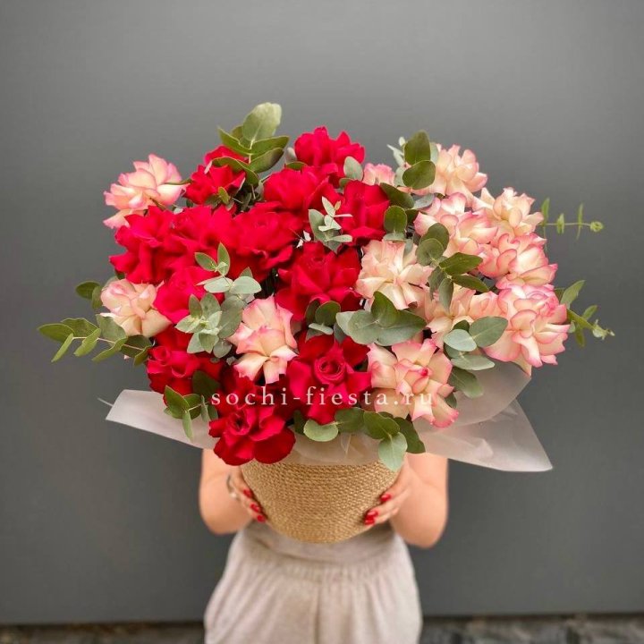 25 Французских роз в джутовом кашпо  в Ижевске