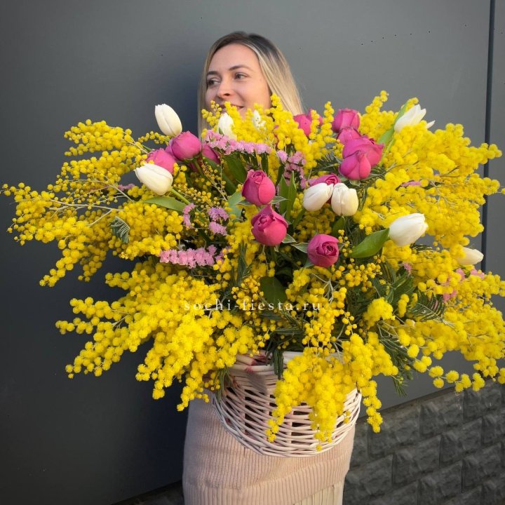 Цветочная корзина с мимозой "Спринг" в Ижевске