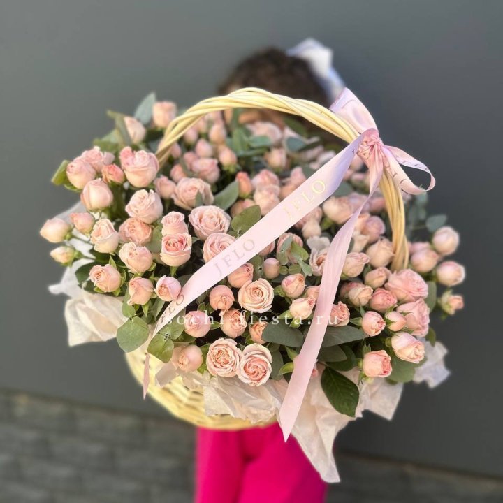 Корзина кустовых пионовидных роз в Ижевске