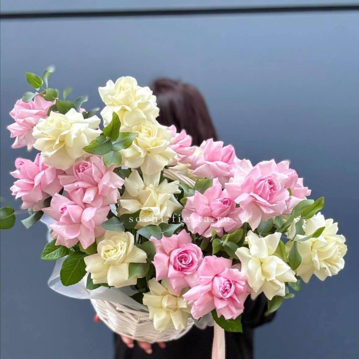 25 Французских роз в корзине в Ижевске