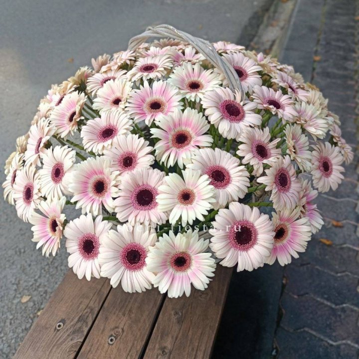Корзина с герберами  в Ижевске